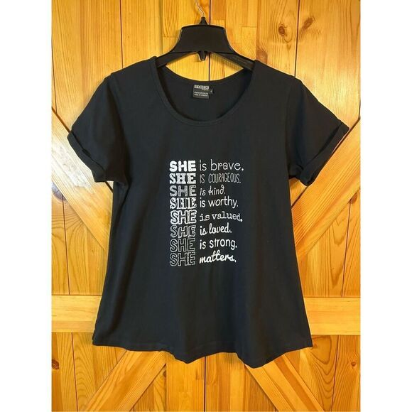 it’s not OK Tops - “She is brave” it’s not OK projects black short sleeve shirt size XL (8381)